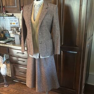 Vintage Sz 10 Brown Tweed Blazer and Skirt Set GVC